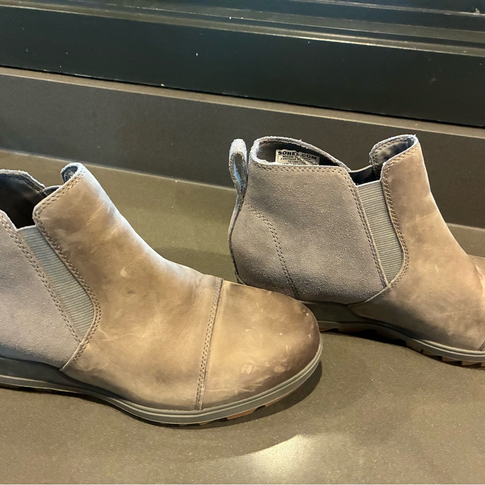 New Sorel Pull on Evie Charcoal Ankle Boots. Waterproof